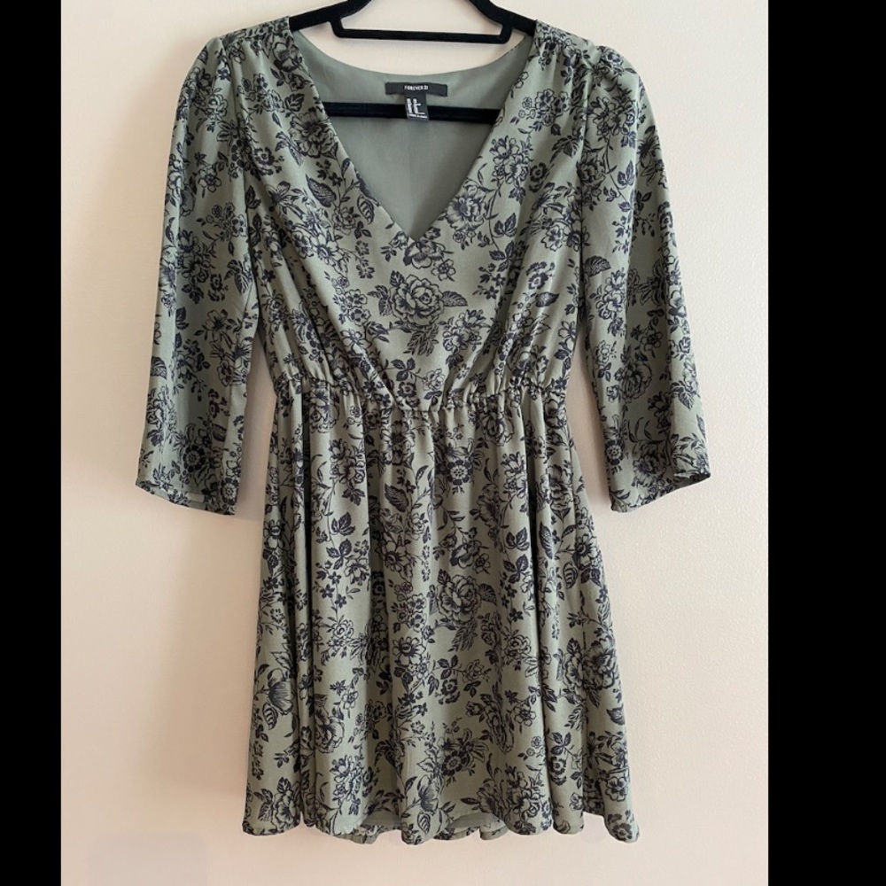 Forever 21 floral v-neck quarter sleeve sundress